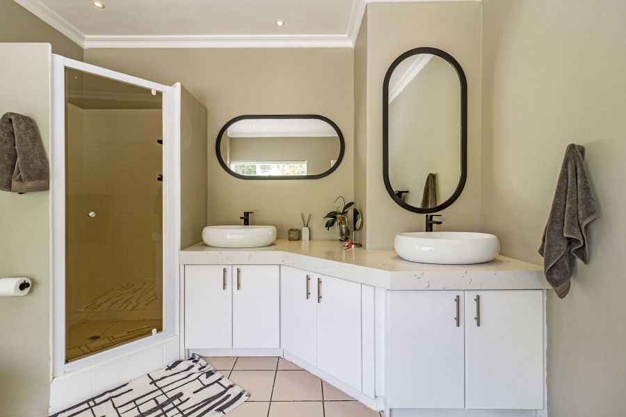 5 Bedroom Property for Sale in Erinvale Golf Estate Western Cape